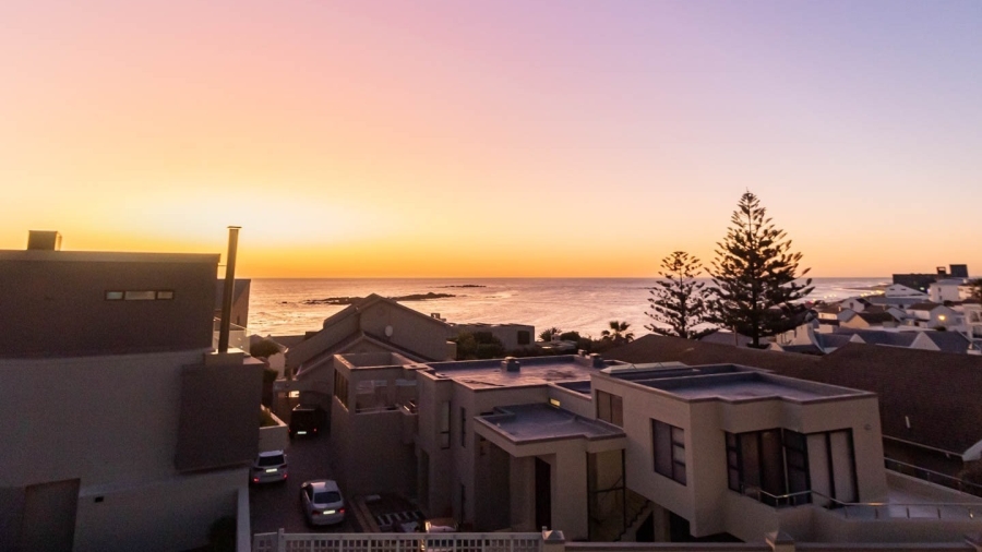 5 Bedroom Property for Sale in Bloubergstrand Western Cape